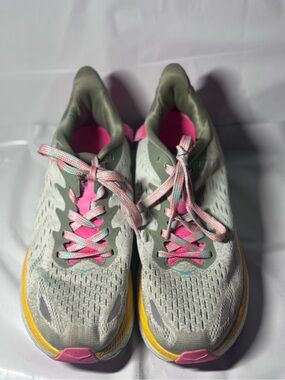 Woman’s Hoka Tennis Shoes. Size 7.5